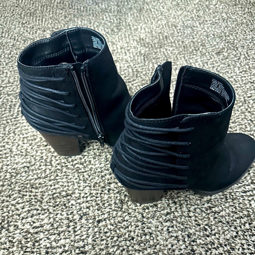 Black heeled boots